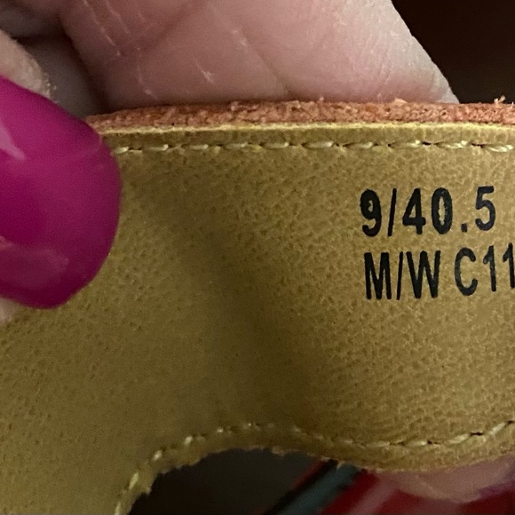 ☘️B.O.C. Orange Floral Wedge Sandals - Picture 5 of 6